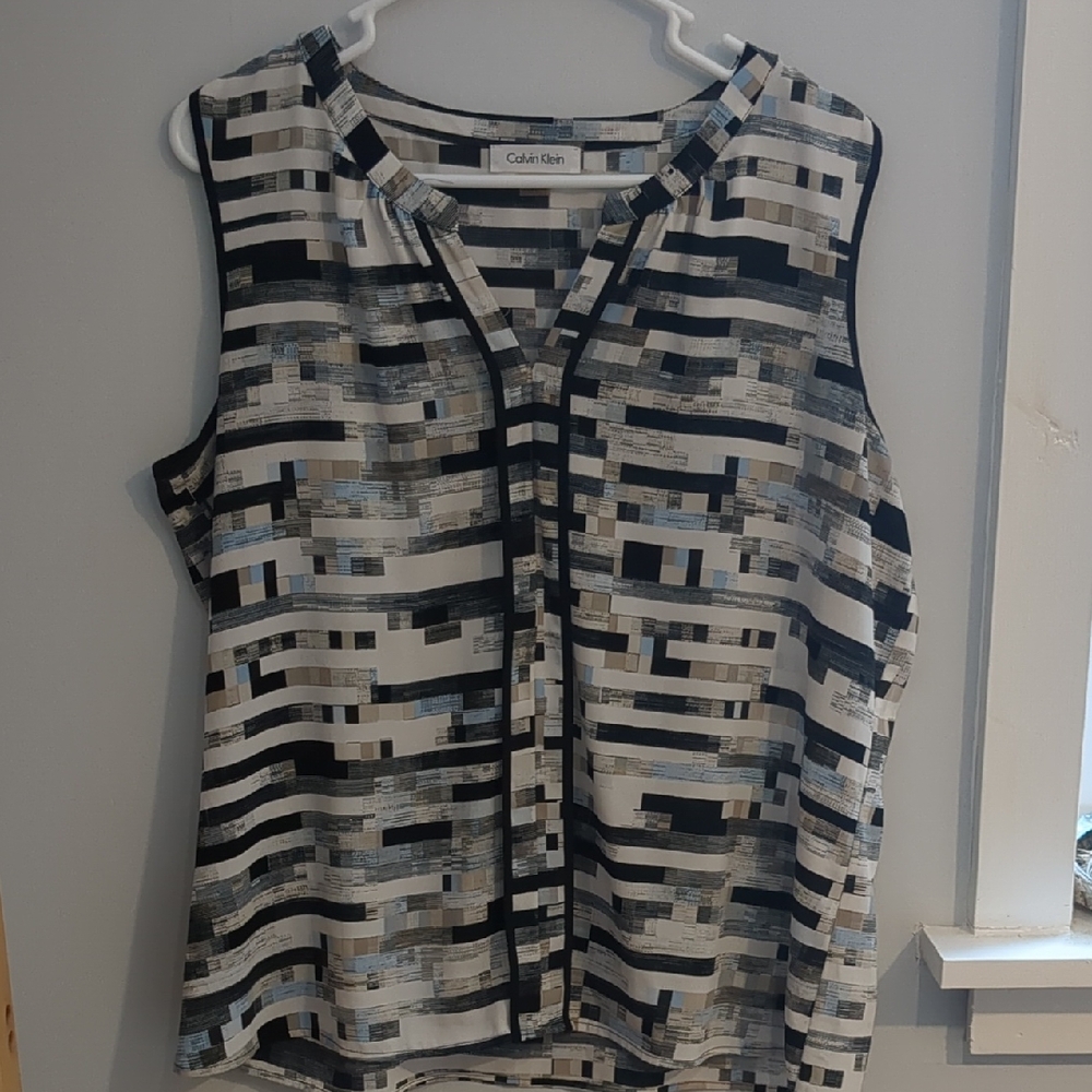 Calvin Klein Black, White & Gray Geometric Print Sleeveless Camisole